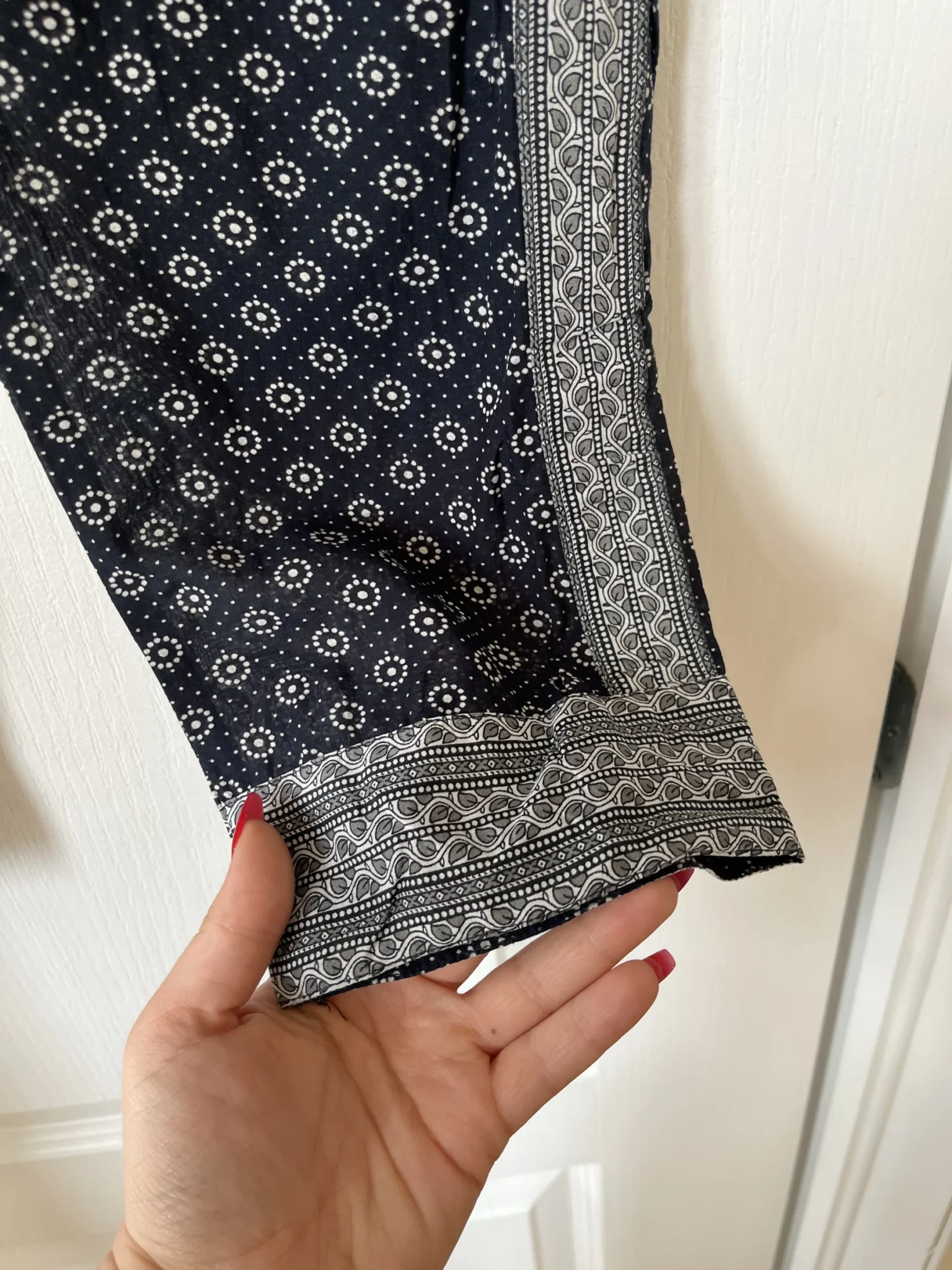 Image for Scotch and Soda women's trousers size 1 navy blue patterned