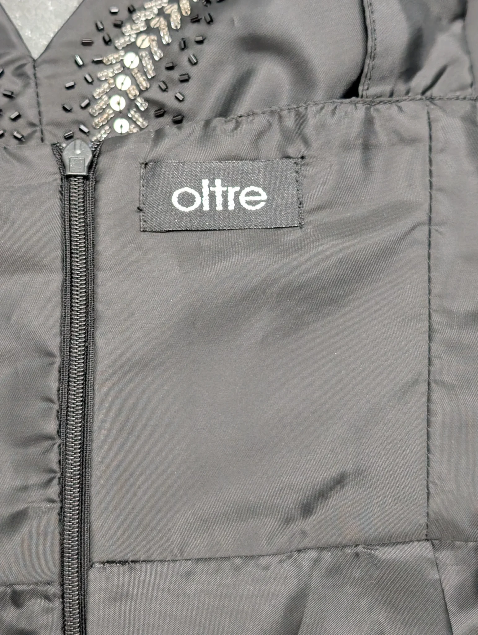 Image for Robe gris foncé avec col à paillettes – Oltre