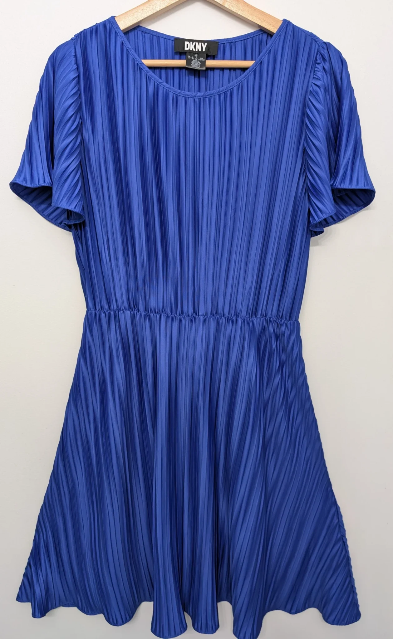 Featured image for Robe bleu royal à tissu ondulé – DKNY
