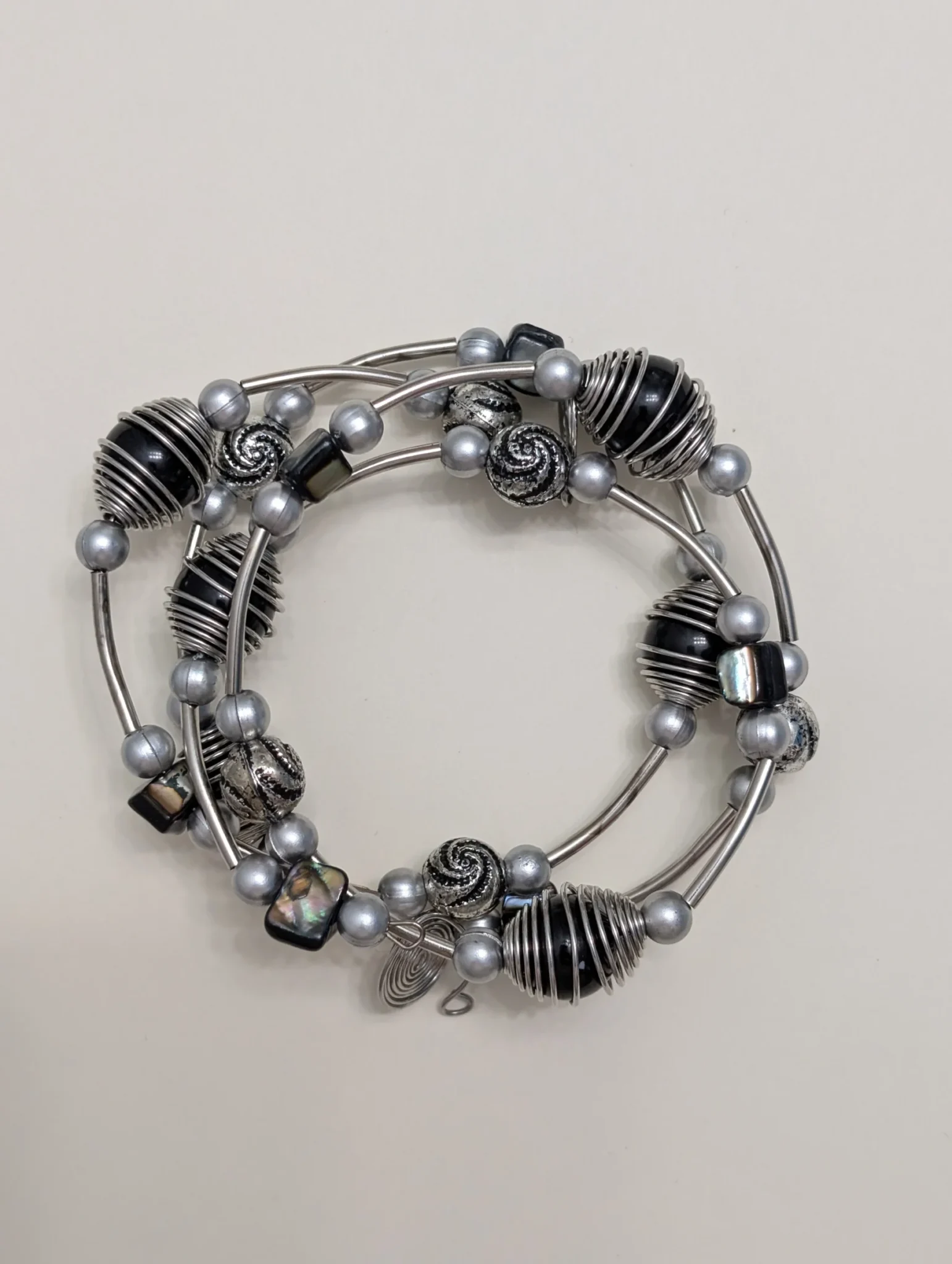 Featured image for Bracelet artisanal argenté et noir