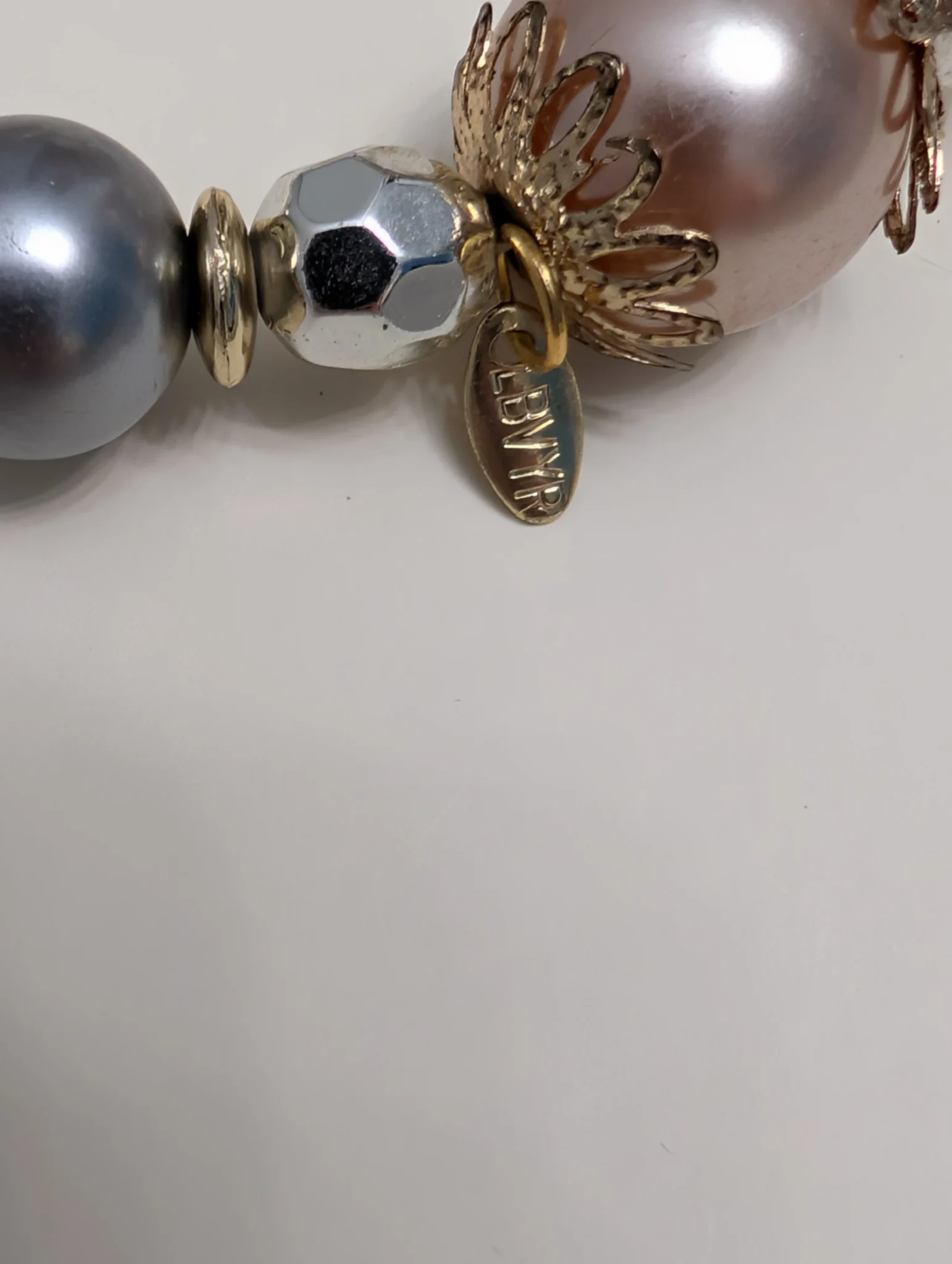 Image for Bracelet LBVYR perlé – tons nacrés et argentés
