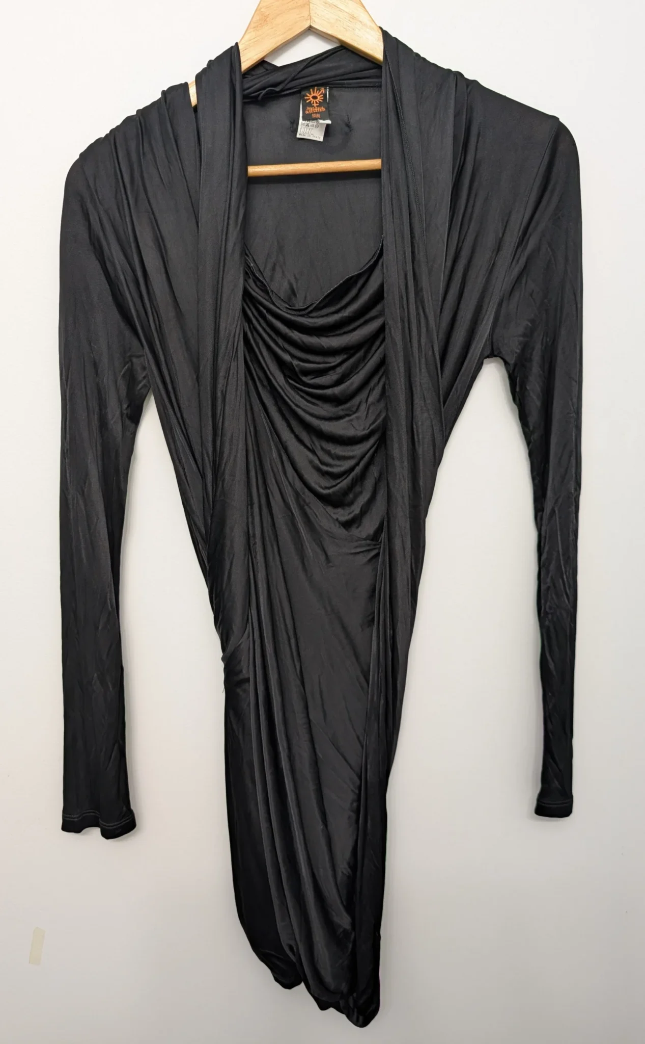 Featured image for Robe noire de la collection Soleil signée Jean Paul Gaultier