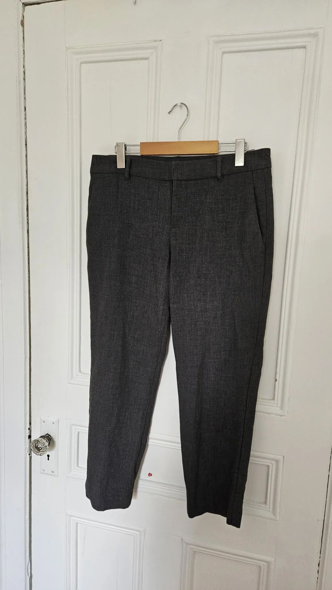 Image for Deux paires de pantalons propres old navy 3/4 grandeur 8 gris et léopard