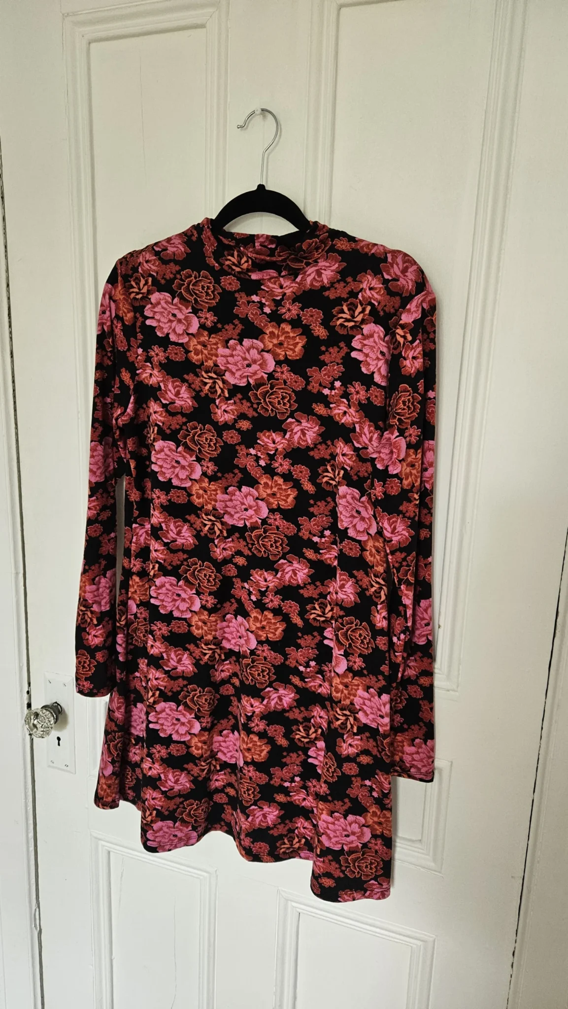 Featured image for Robe floral Rebel Sugar rouge rose et noire