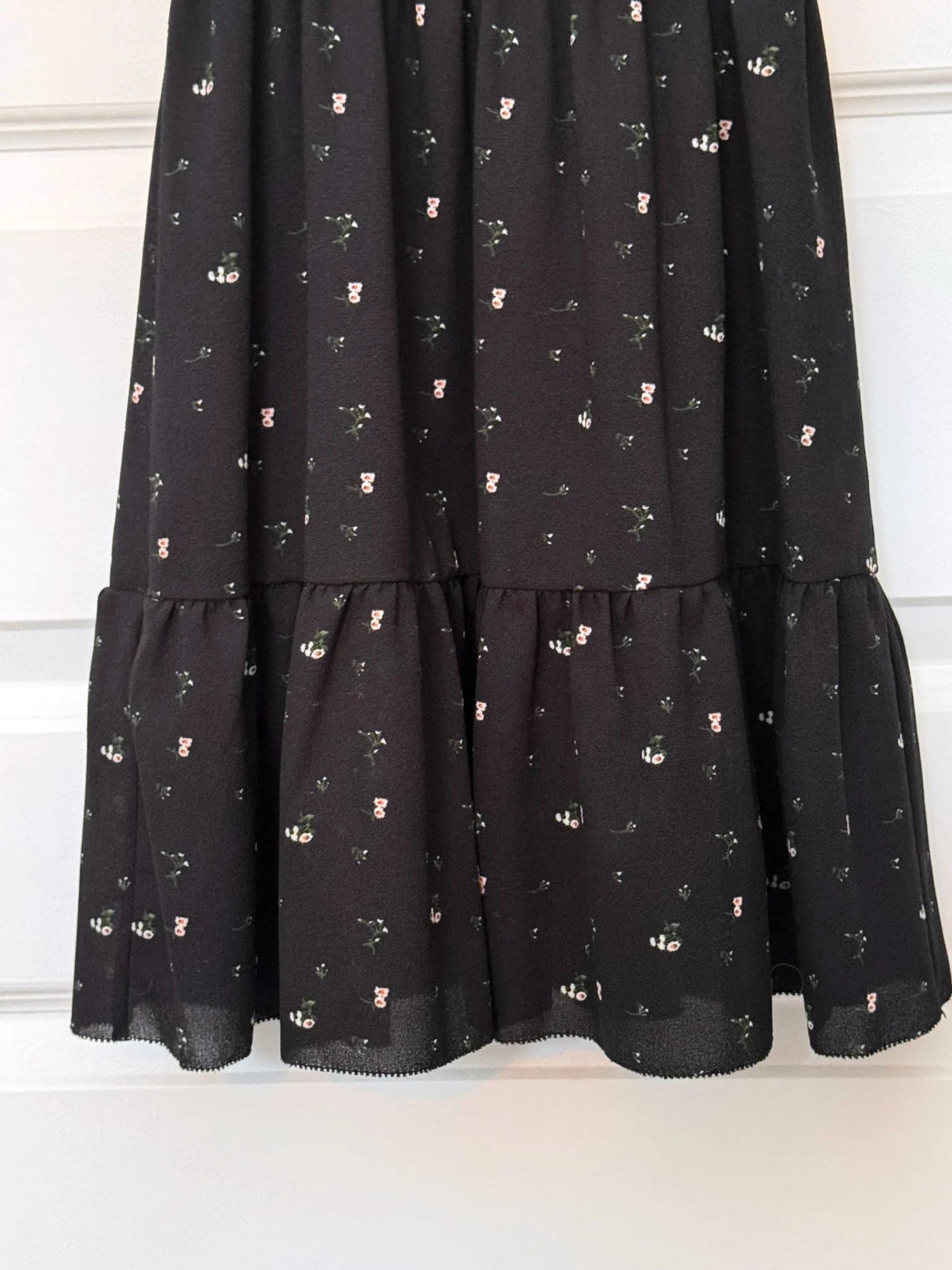 Image for Robe noire fleurie Aritzia