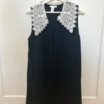 Featured thumbnail for Robe sans manche avec col claudine en dentelle