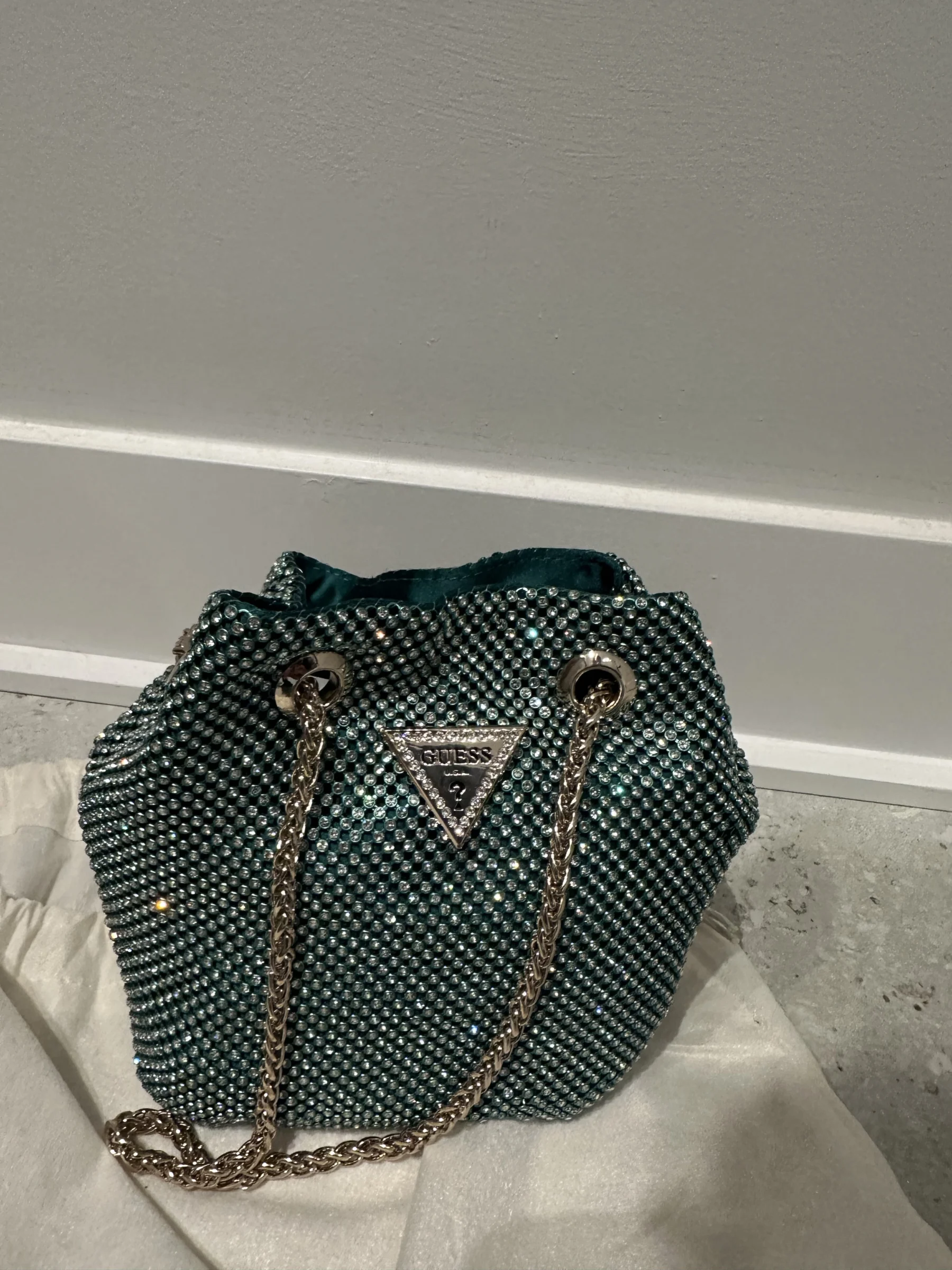 Pochette en maille émeraude guess neuve Guess seconde main