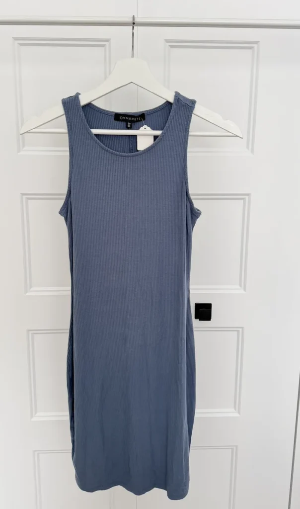 Featured image for Robe midi côtelée bleu acier