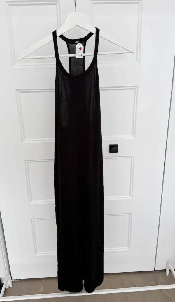 Featured image for Robe longue noire ultra fluide