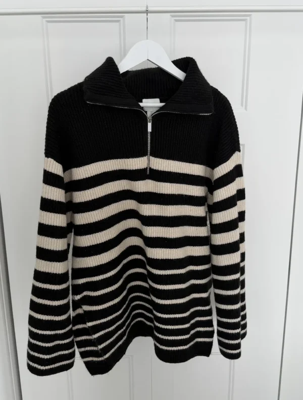 Featured image for Tricot noir et crème à rayures