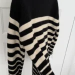 Thumbnail for Tricot noir et crème à rayures