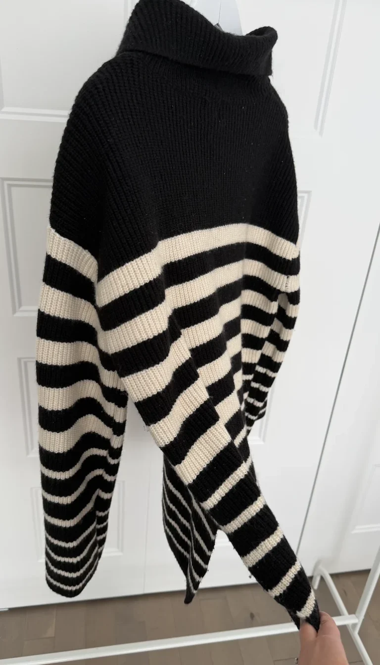 Image for Tricot noir et crème à rayures
