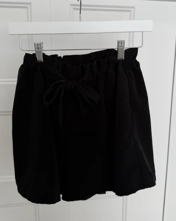 Featured image for Short noir taille haute
