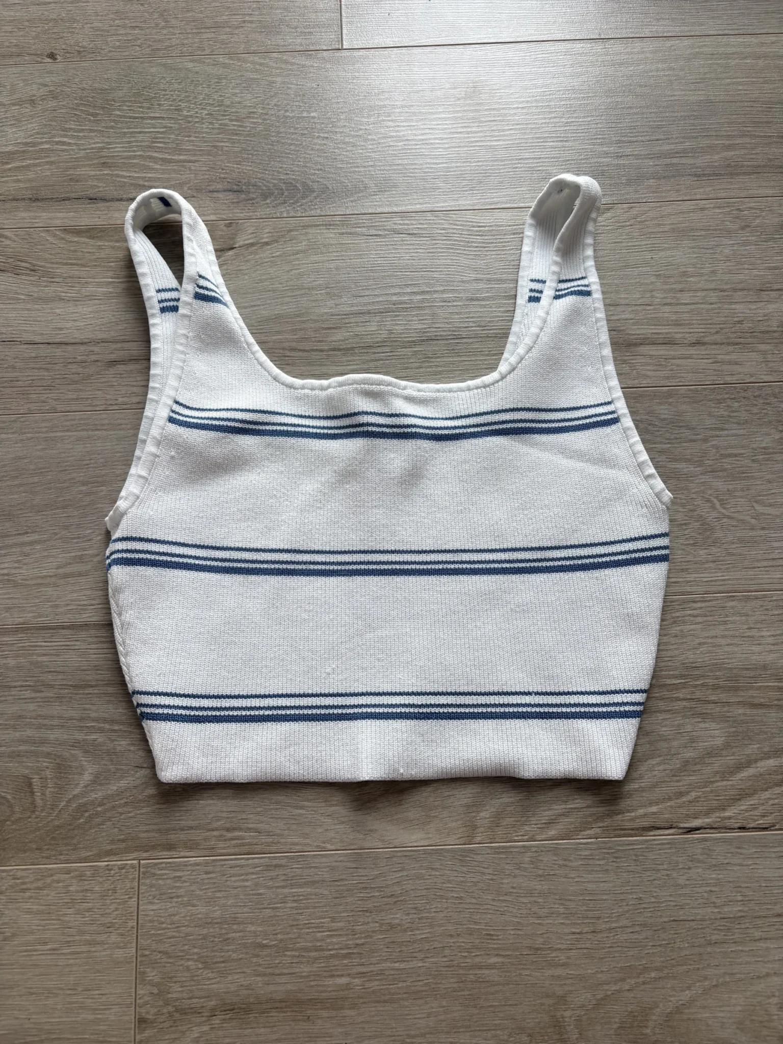 Featured image for Camisole courte : aritzia