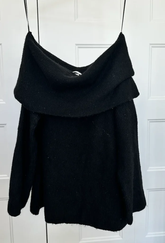 Featured image for Tricot noir off shoulder