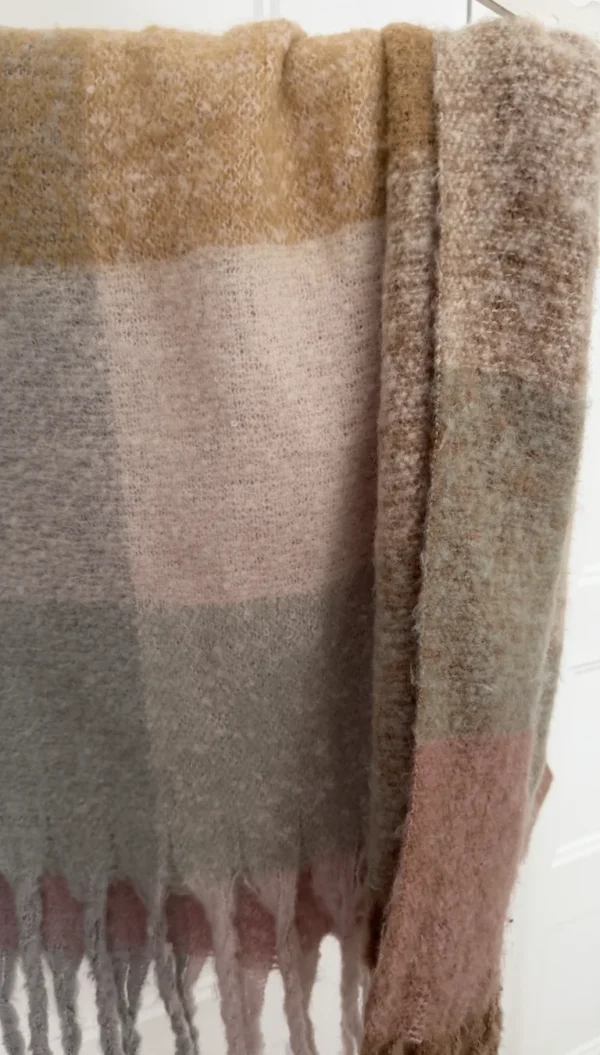 Image for Gros foulard ultra doux et fluffy parfait pour l’automne/hiver