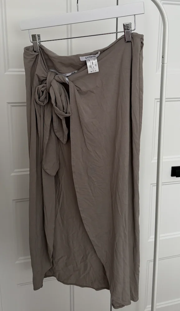 Featured image for Jupe portefeuille taupe