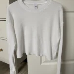 Featured thumbnail for Chandail gaufré blanc Aritzia