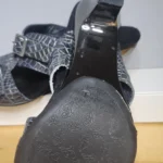Thumbnail for Helle Comfort, sandale/mule, métallique gris/noir. Courroie ajustable.