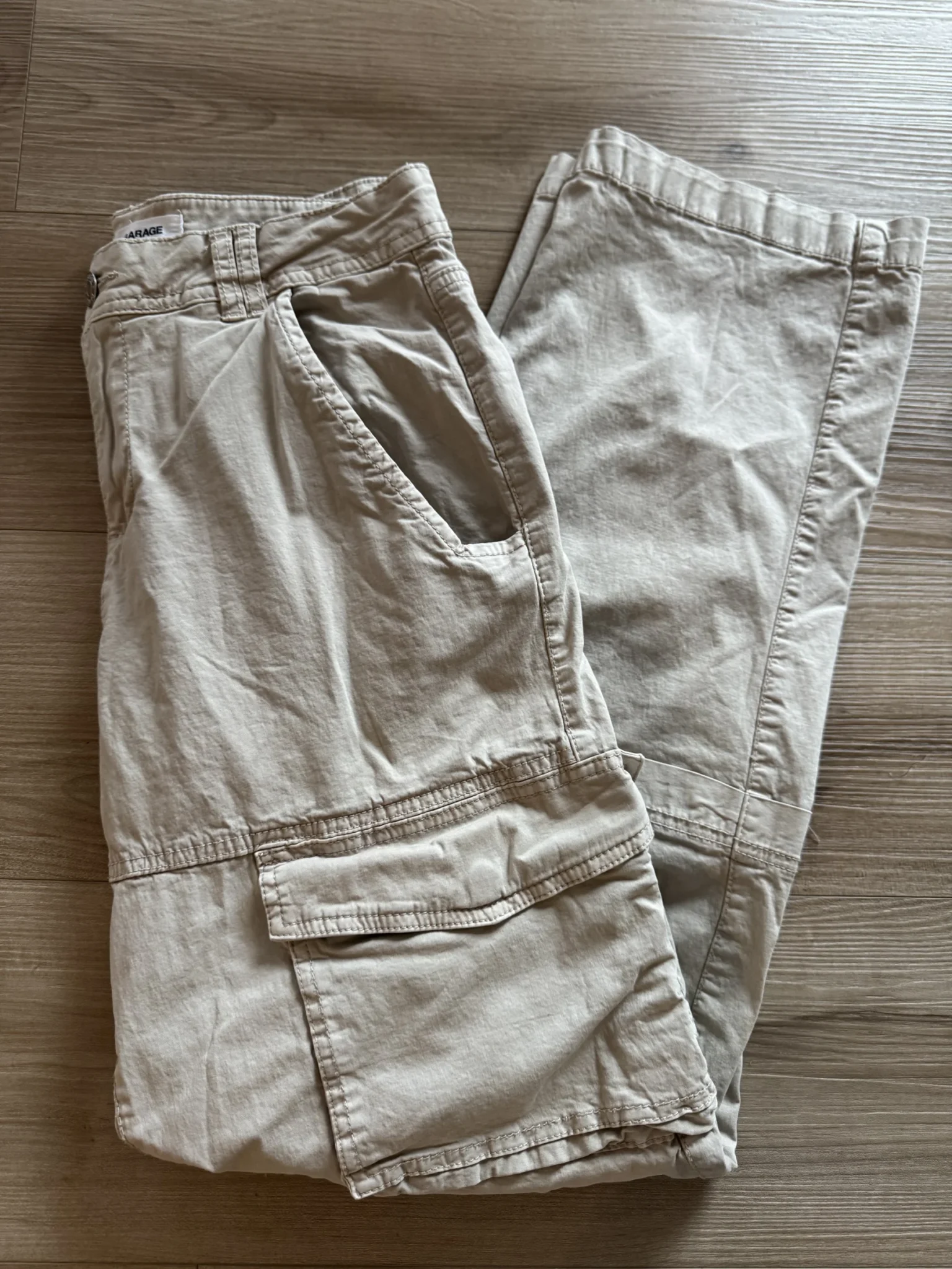 Featured image for Pantalon cargo beige