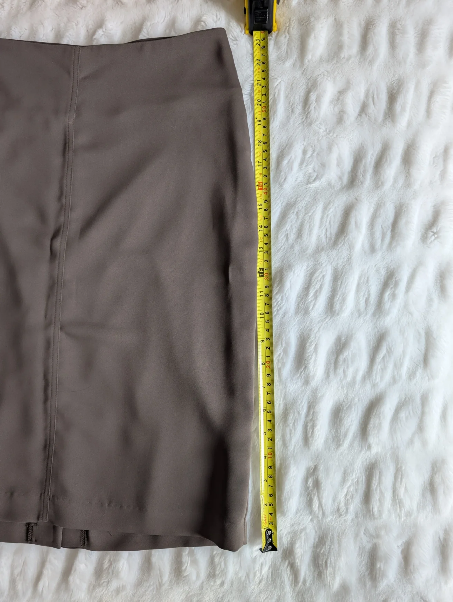 Image for Versatile 4-season flowing pencil skirt