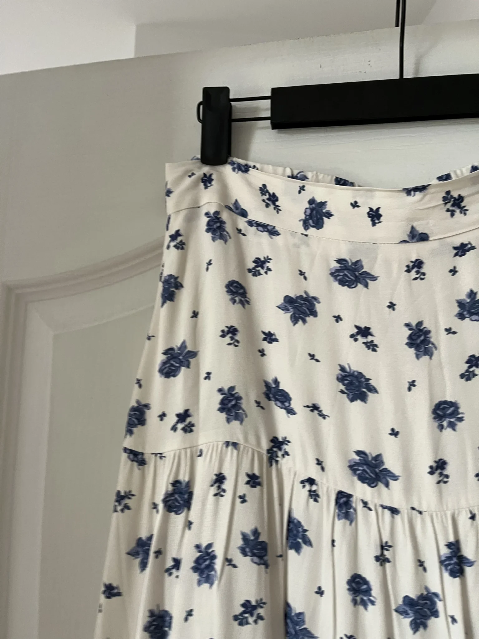 Image for Sézane long white skirt with blue floral pattern size 40