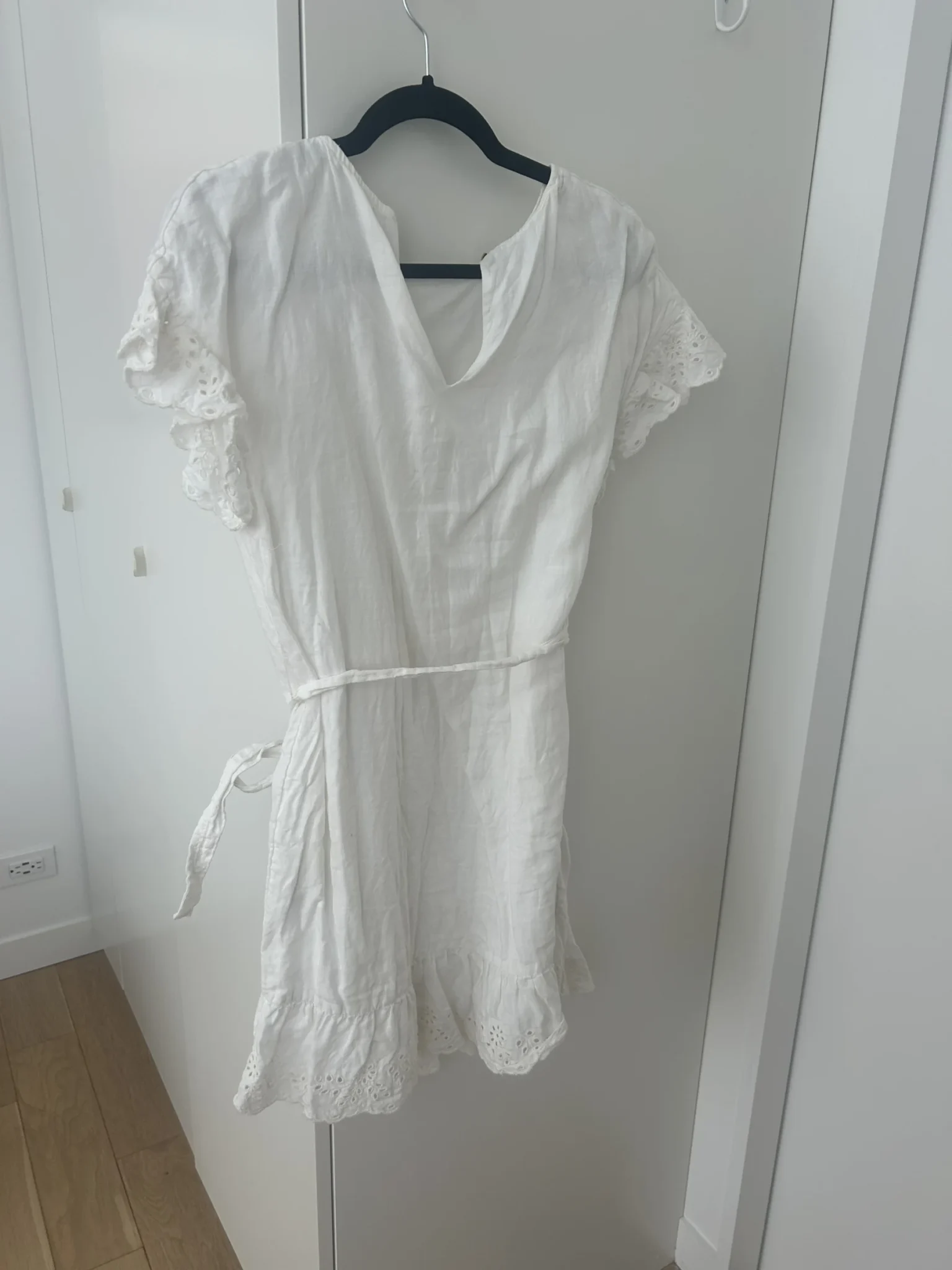 Image for Beautiful linen-effect summer dress by Aritzia