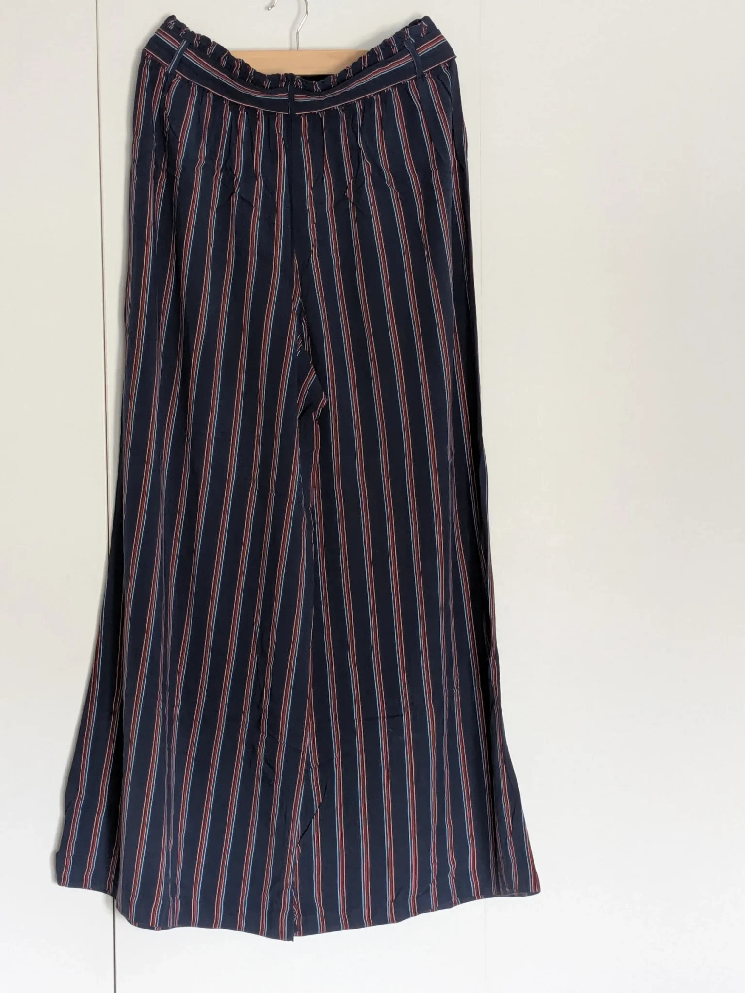 Image for Pantalon léger d'été à fines rayures
