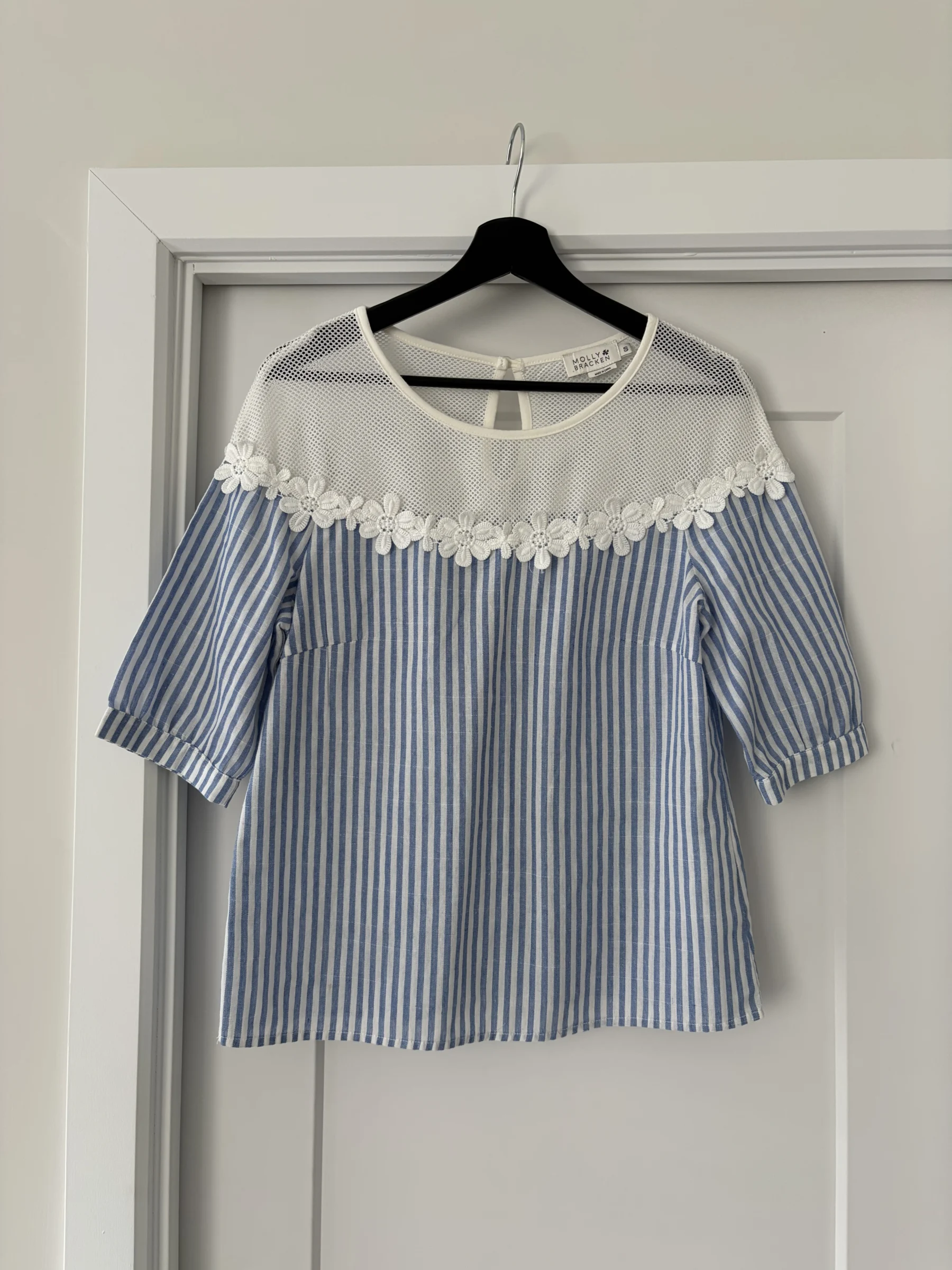 Haut unique avec détail crochet floral Molly Bracken seconde main
