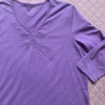 Thumbnail for Allison Daley | Haut Henley brodé pour femme - Taille Médium