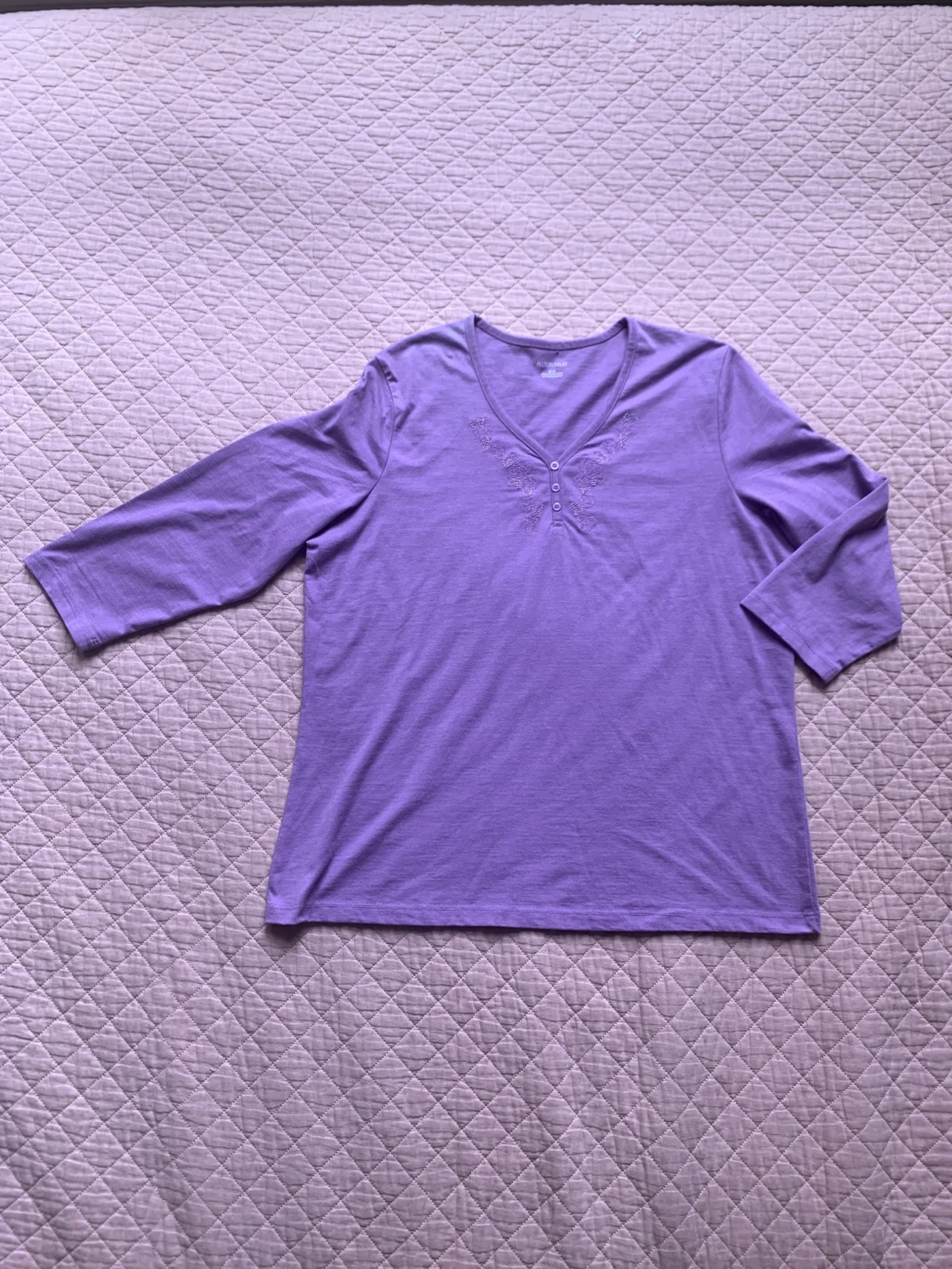Image for Allison Daley | Haut Henley brodé pour femme - Taille Médium