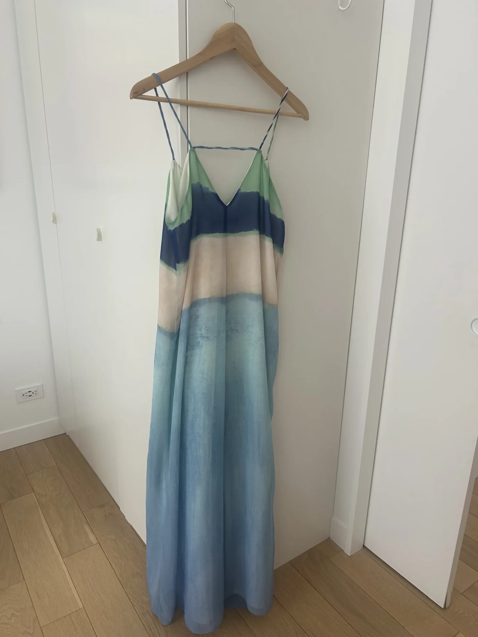 Image for Steamy dress in the colours of the sea