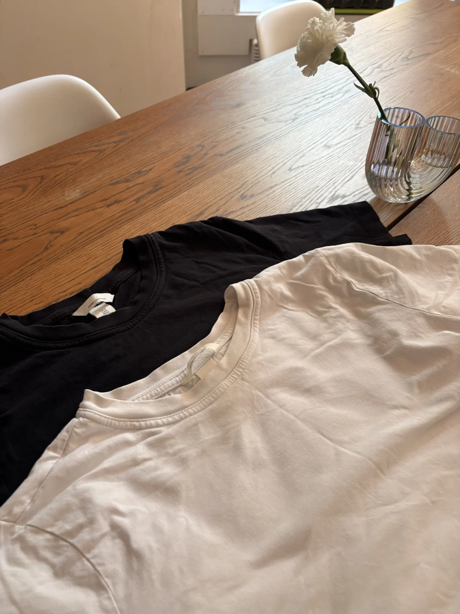 Featured image for Lot de 2 T-shirts d’allaitement (noir et blanc)