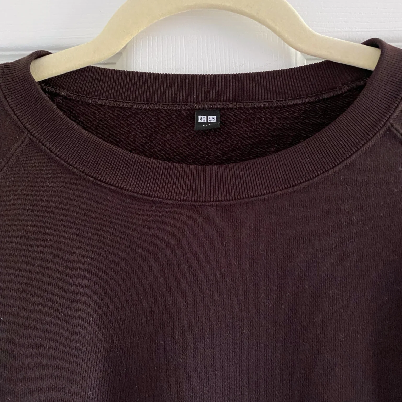 Featured image for Crewneck chocolat Uniqlo