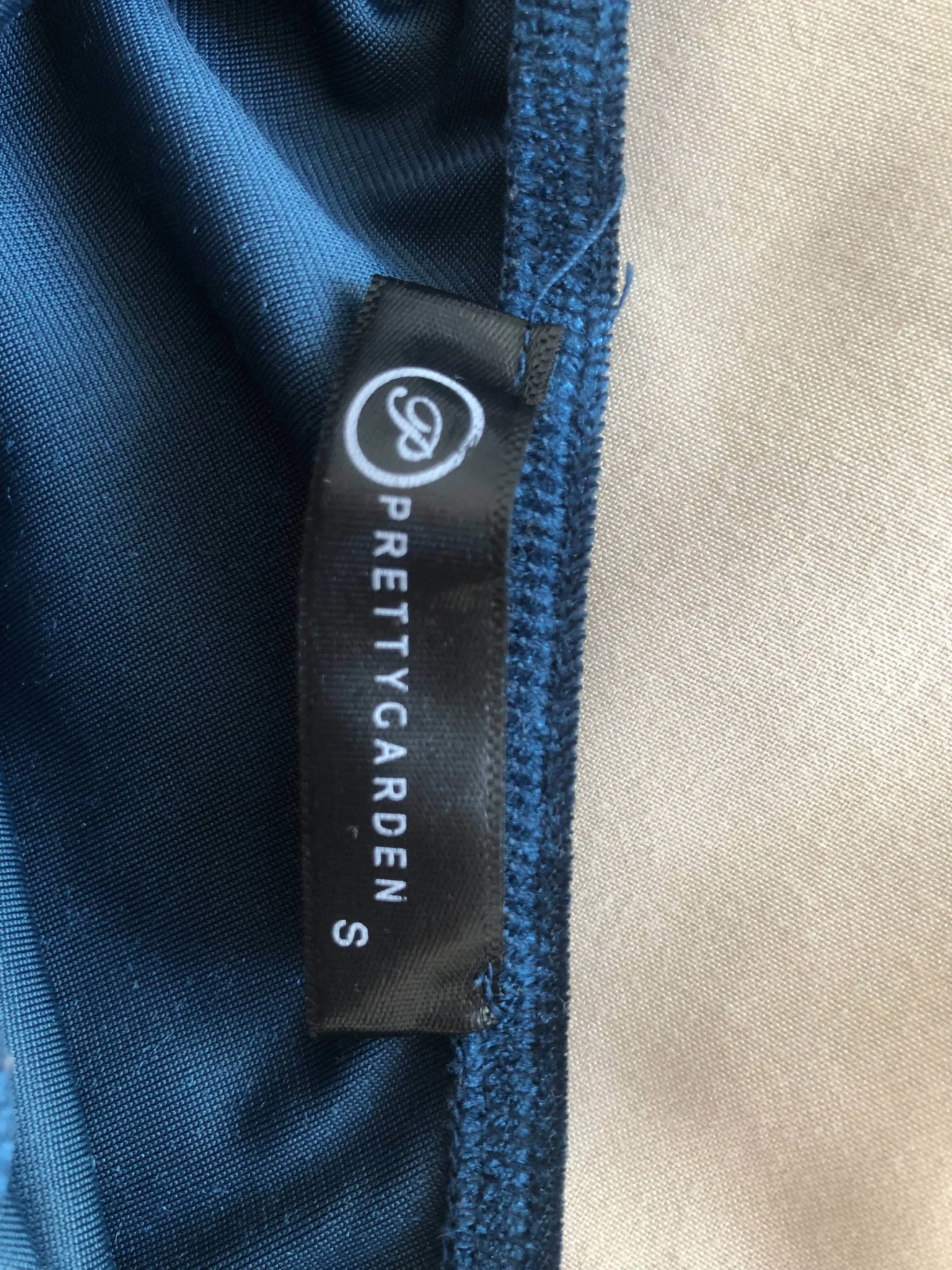 Image for Robe fendue en velours - Taille S
