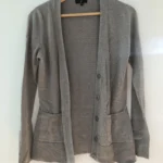 Featured thumbnail for Gilet forme cintrée taille S gris pâle