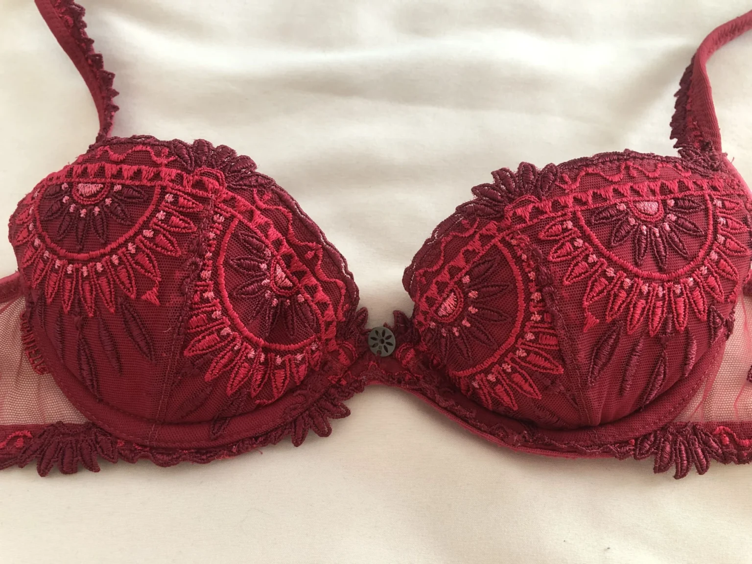 Featured image for Soutien Gorge Chantelle 85A rouge foncé