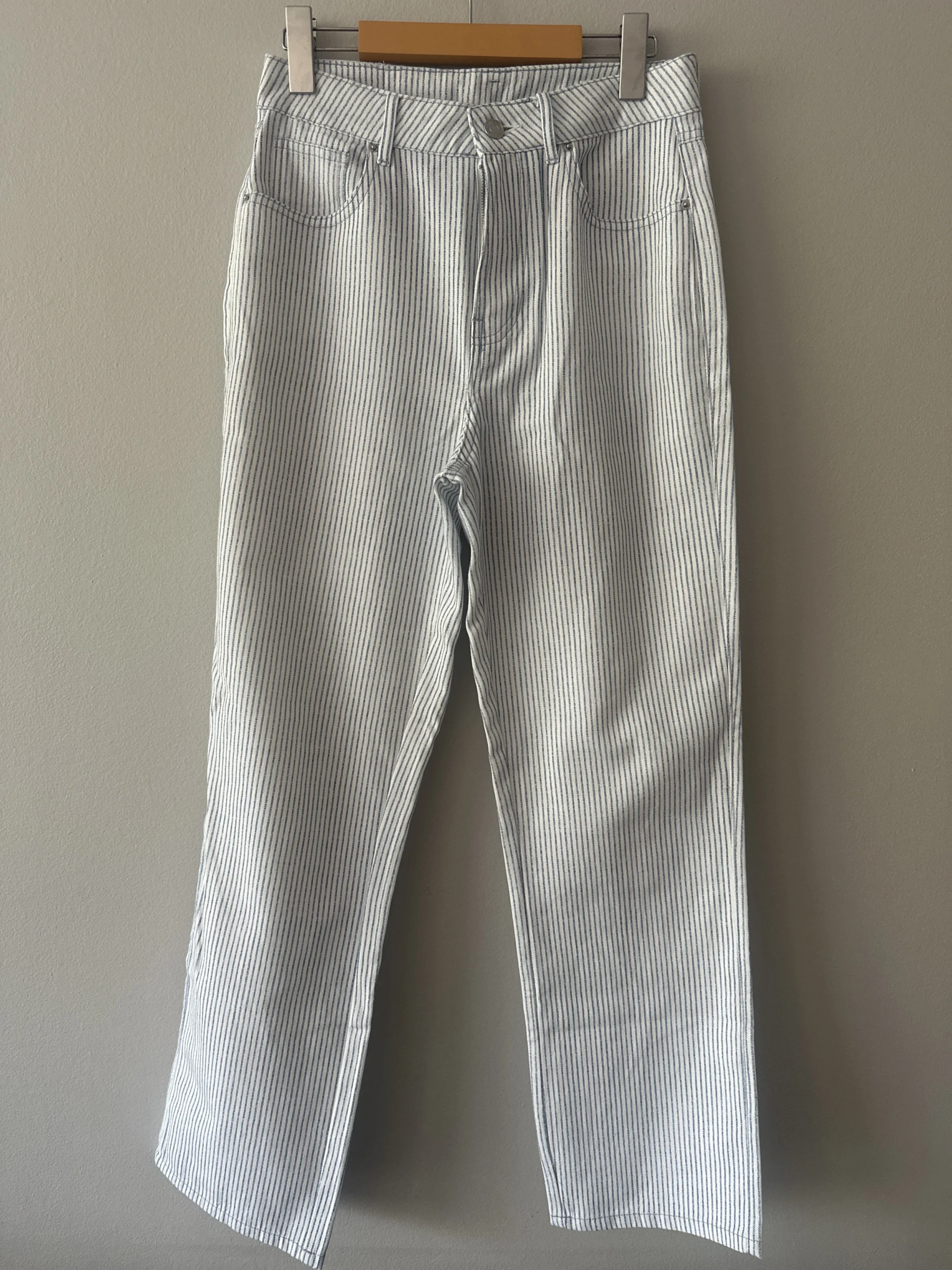 Pantalon rayé coupe droite Zara seconde main