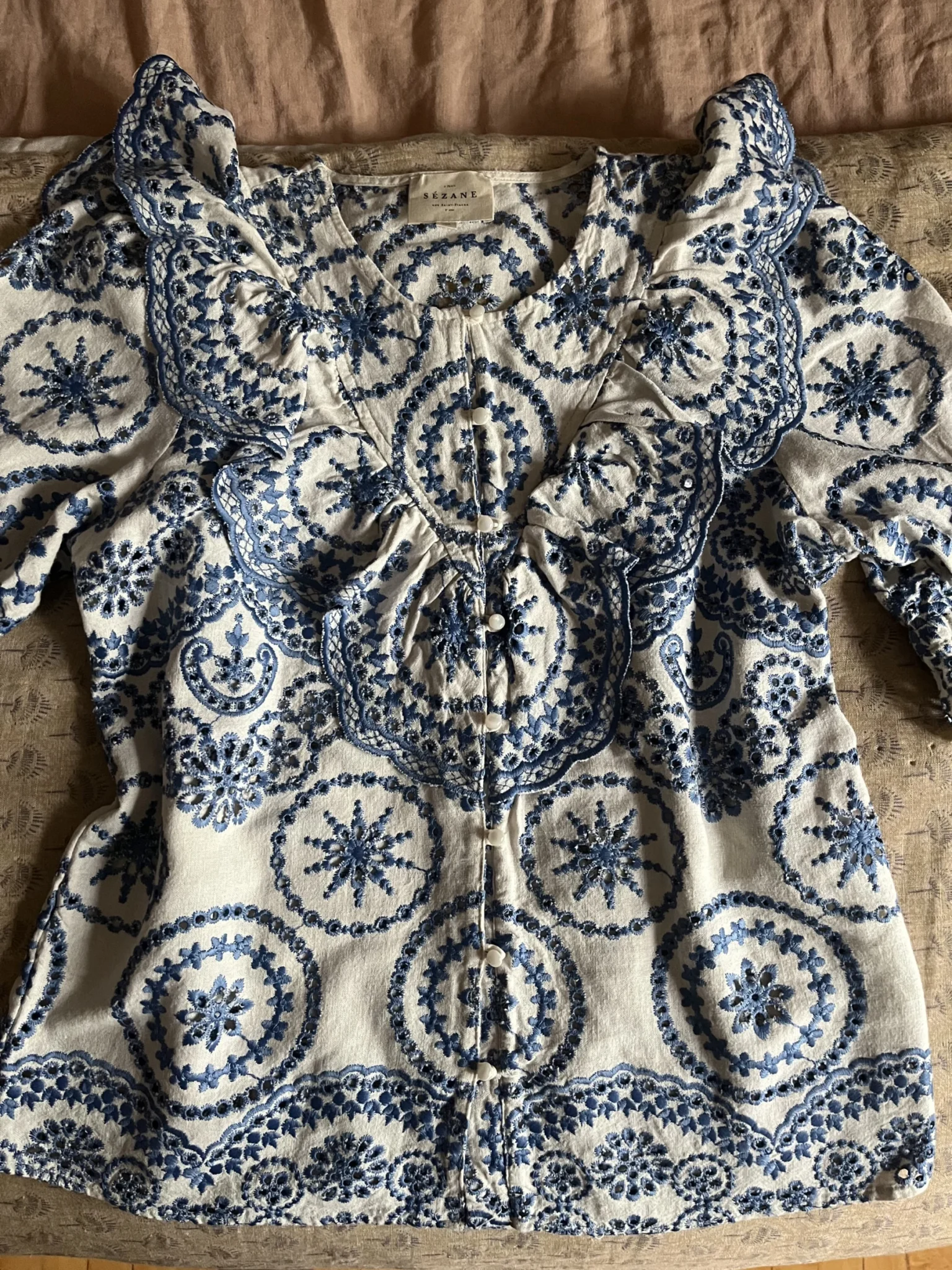 Featured image for Blouse Sézane broderie anglaise