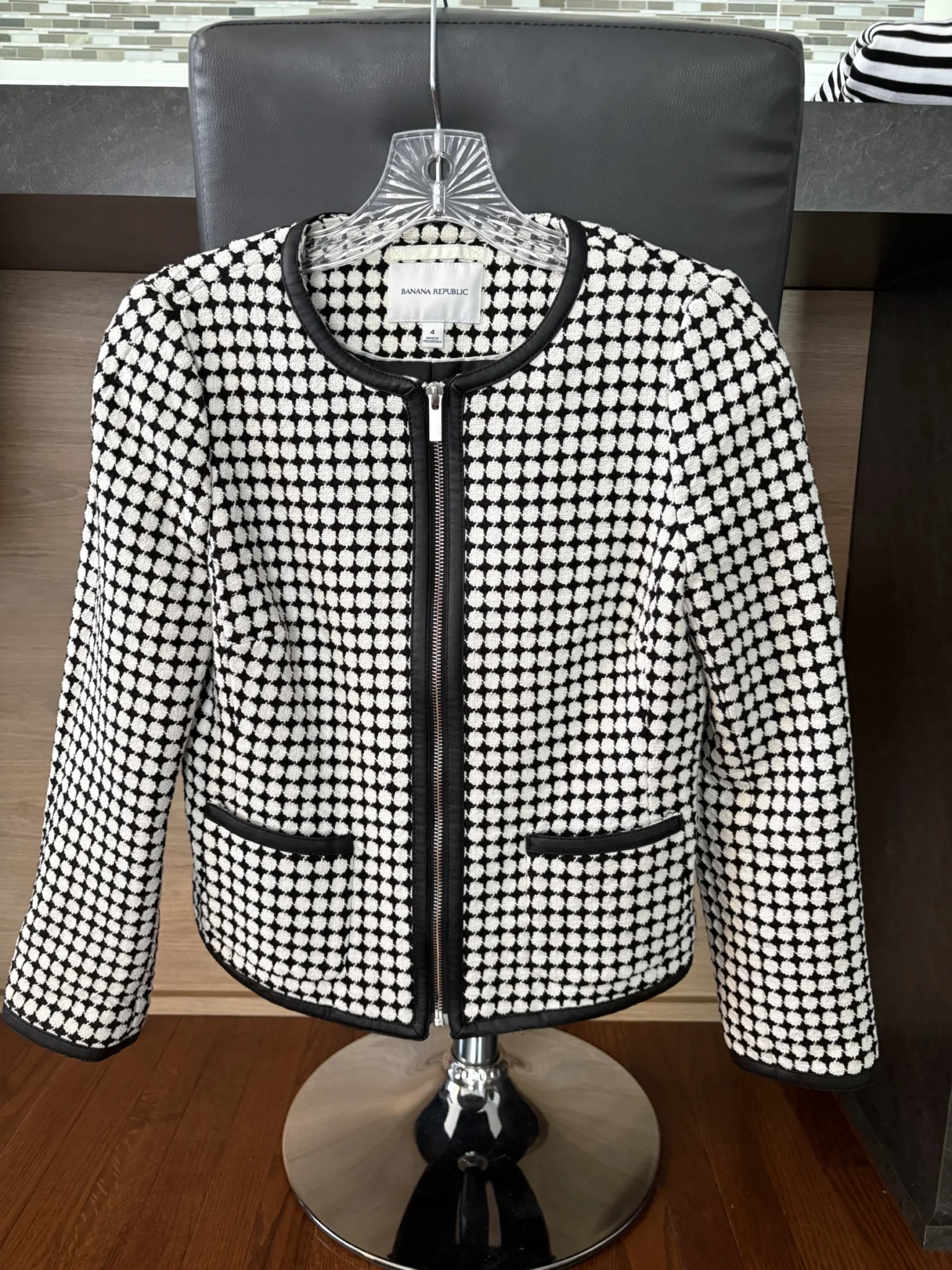 Featured image for Veston Banana Republic