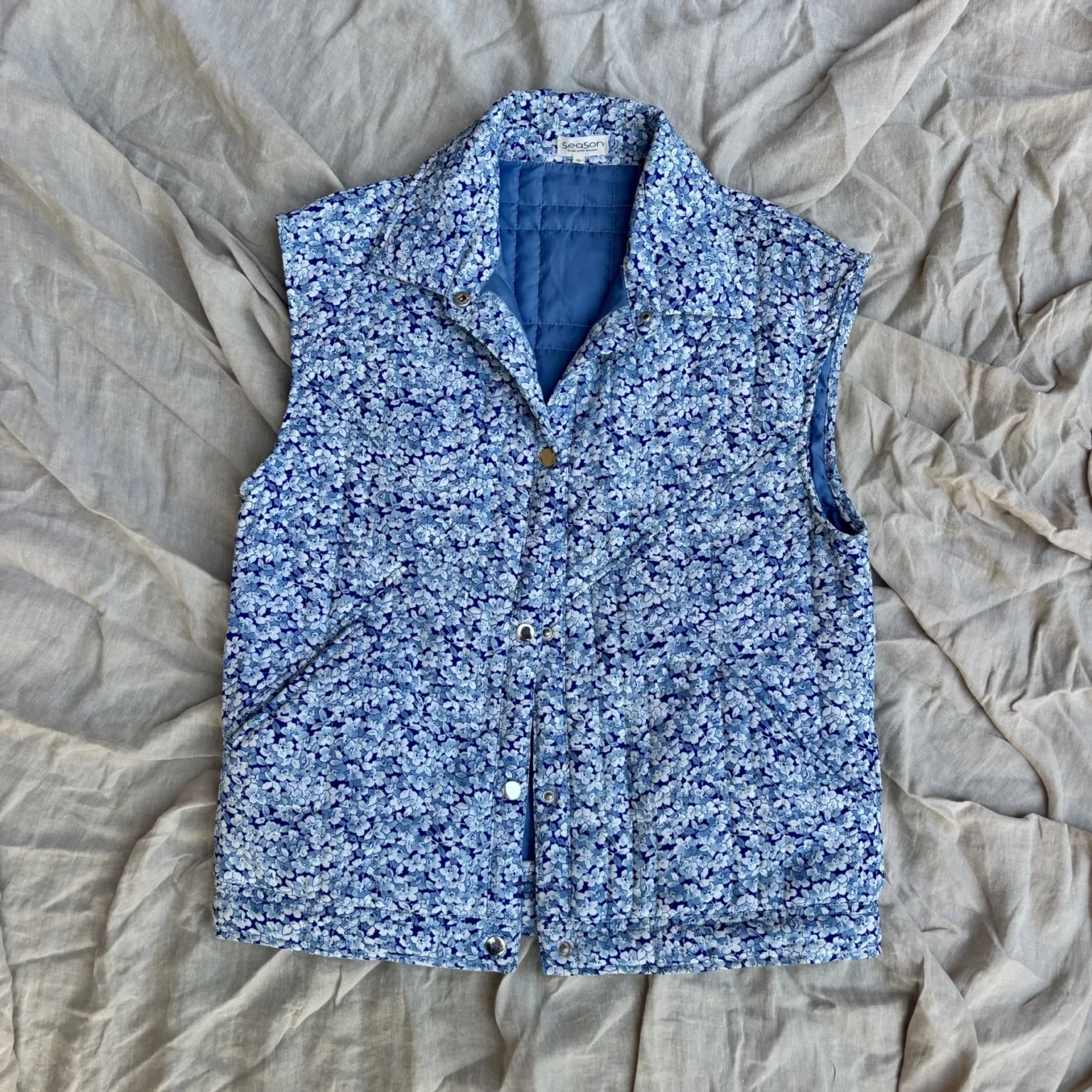 Featured image for Magnificent sleeveless jacket