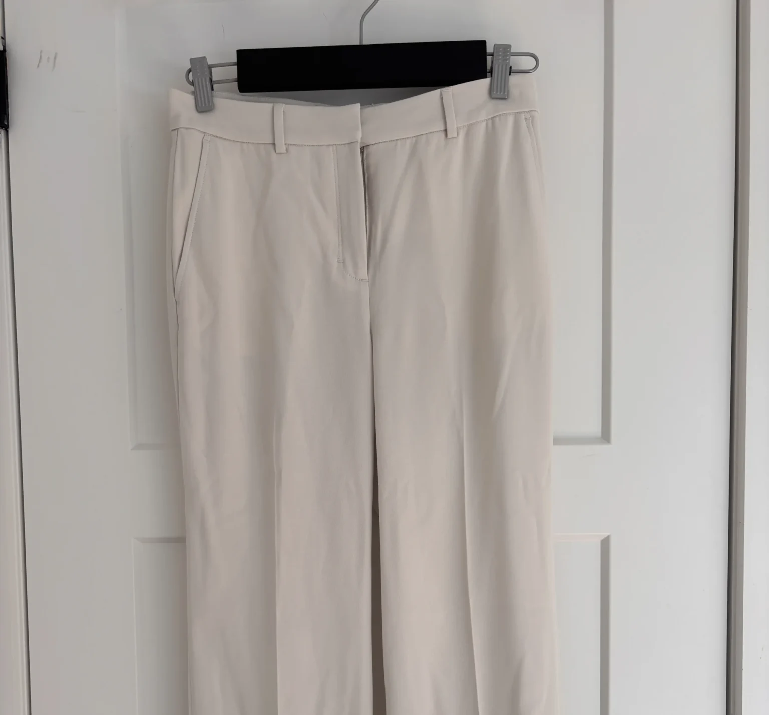 Featured image for Pantalon Babaton crop