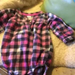 Thumbnail for Cache couche OshKosh manches longues en flanelle 9 mois
