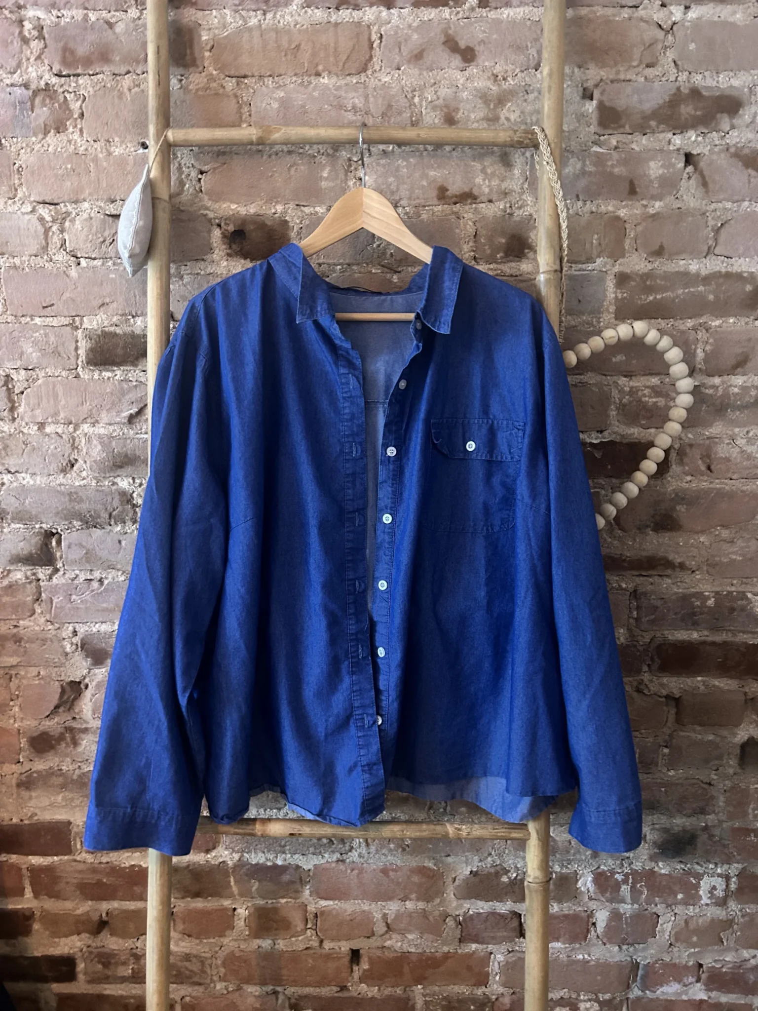 Featured image for Chemise bleu denim