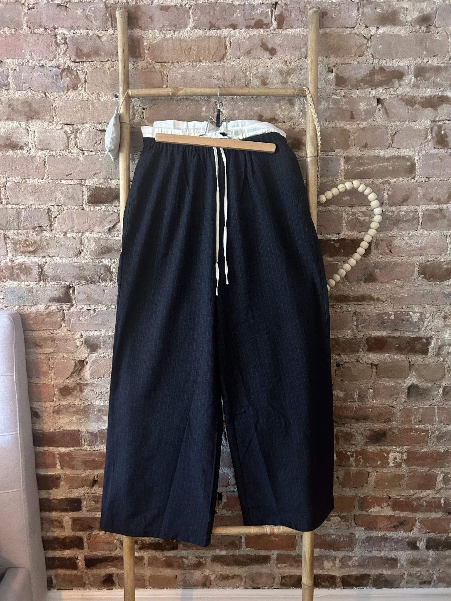 Featured image for Pantalon jambes larges