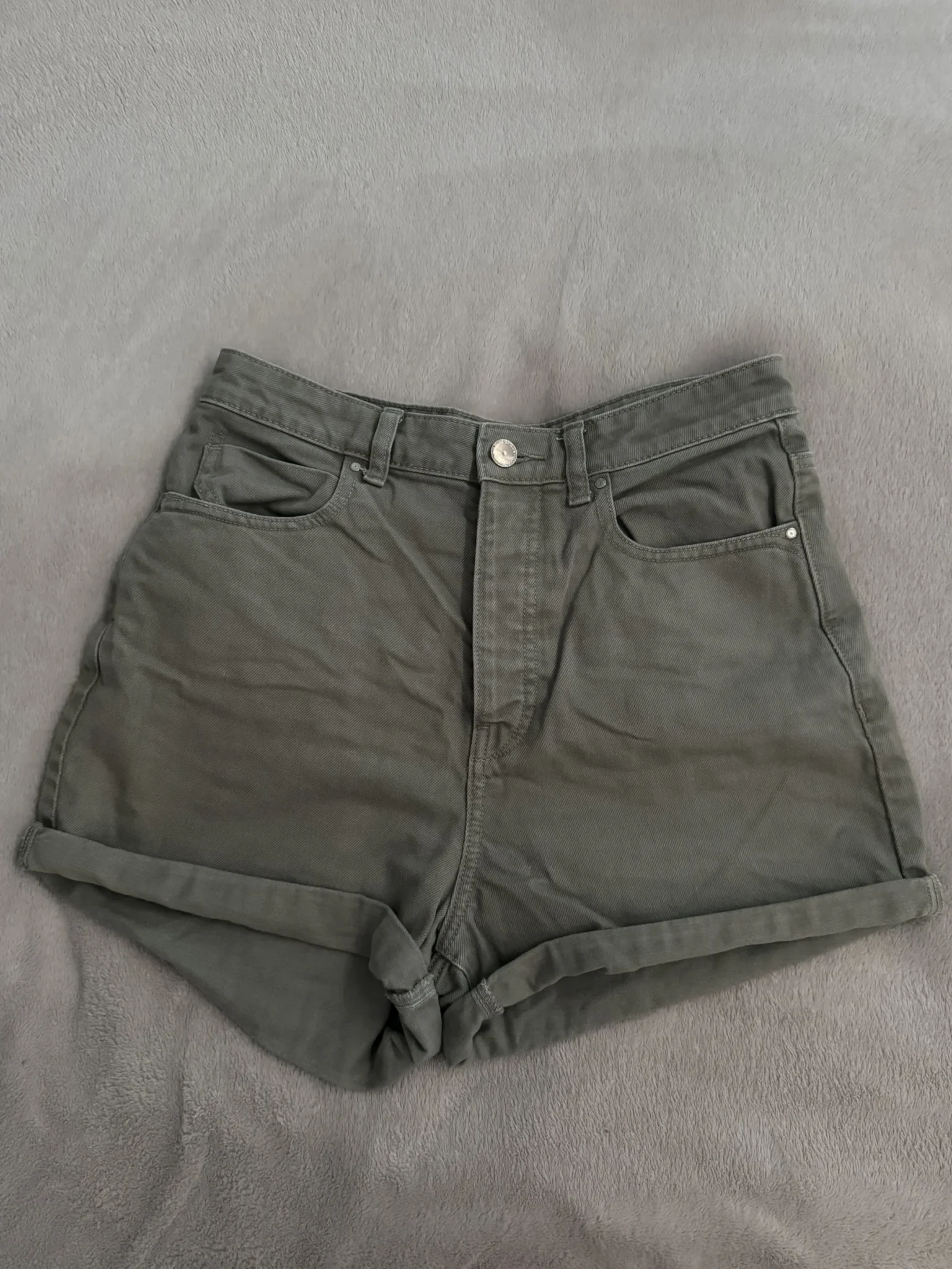 Featured image for Short kaki Zara