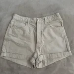 Featured thumbnail for Short blanc écru Zara