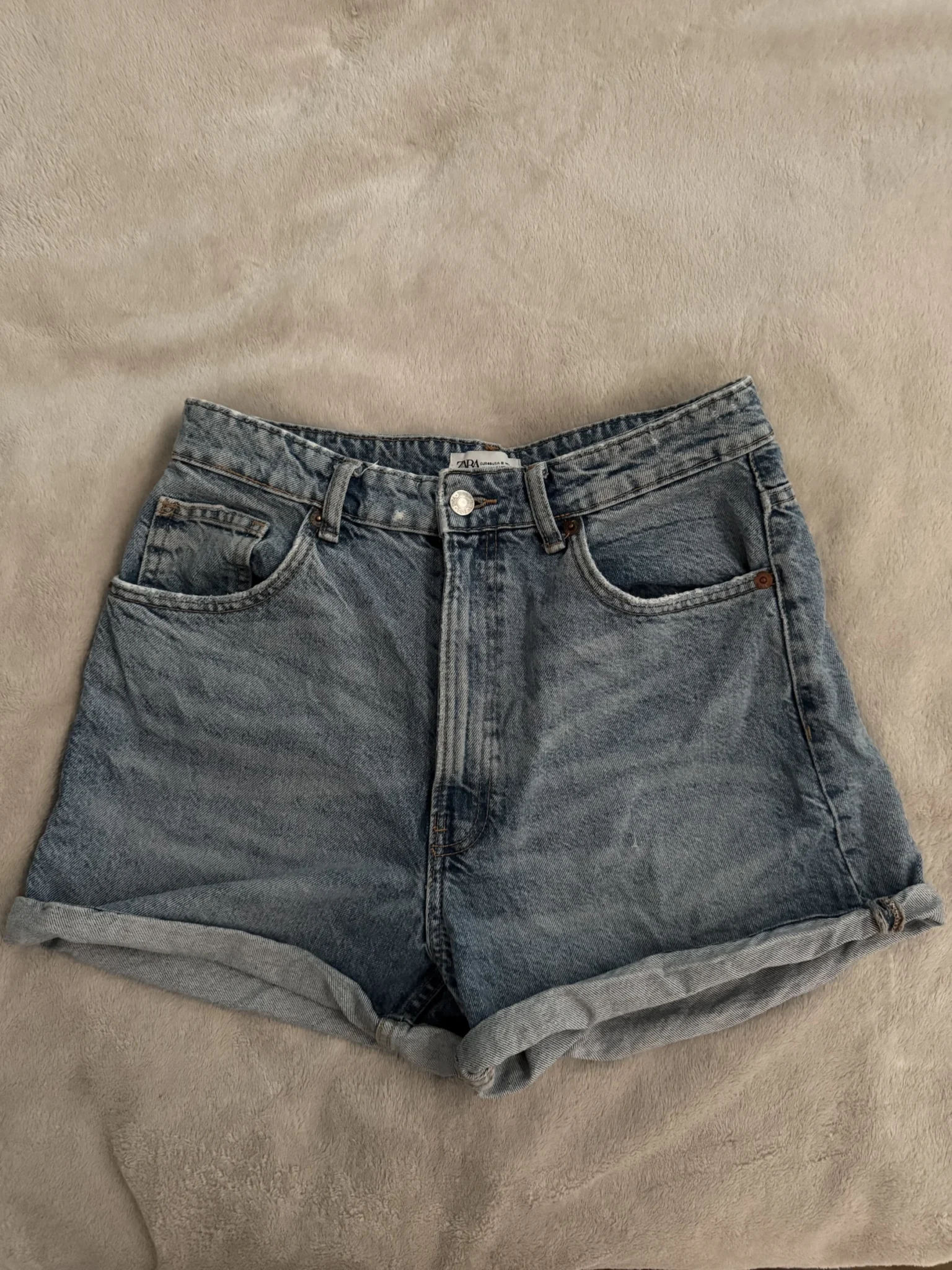 Featured image for Short bleu délavé Zara
