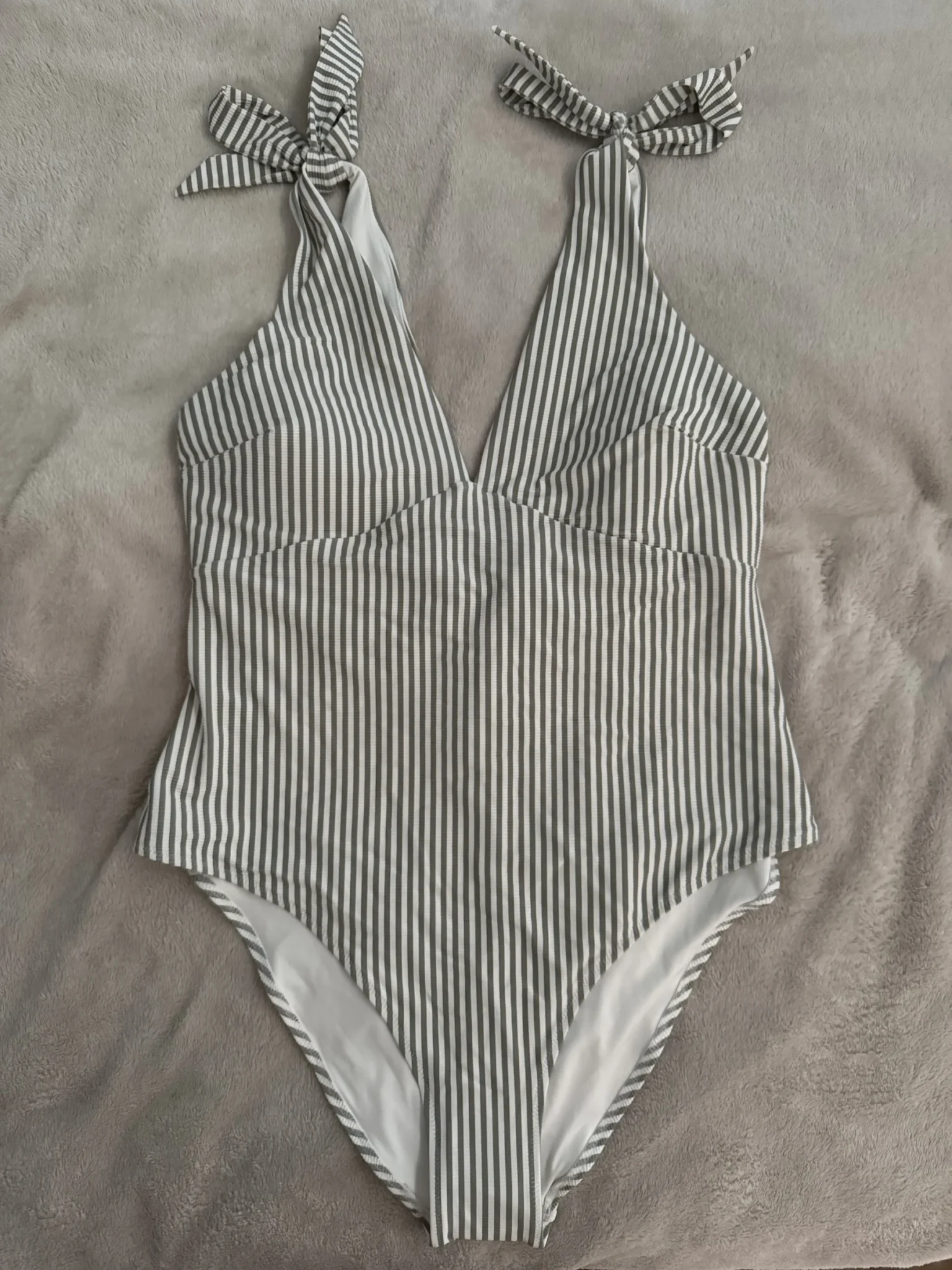 Featured image for Maillot 1 pièce , raye blanc et vert sauge