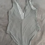 Thumbnail for Maillot 1 pièce , raye blanc et vert sauge